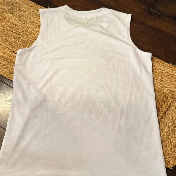White Graphic Sleeveless Got a Heart ❤️ Like a 🛻 Truck NWOT - Picture 2 of 2